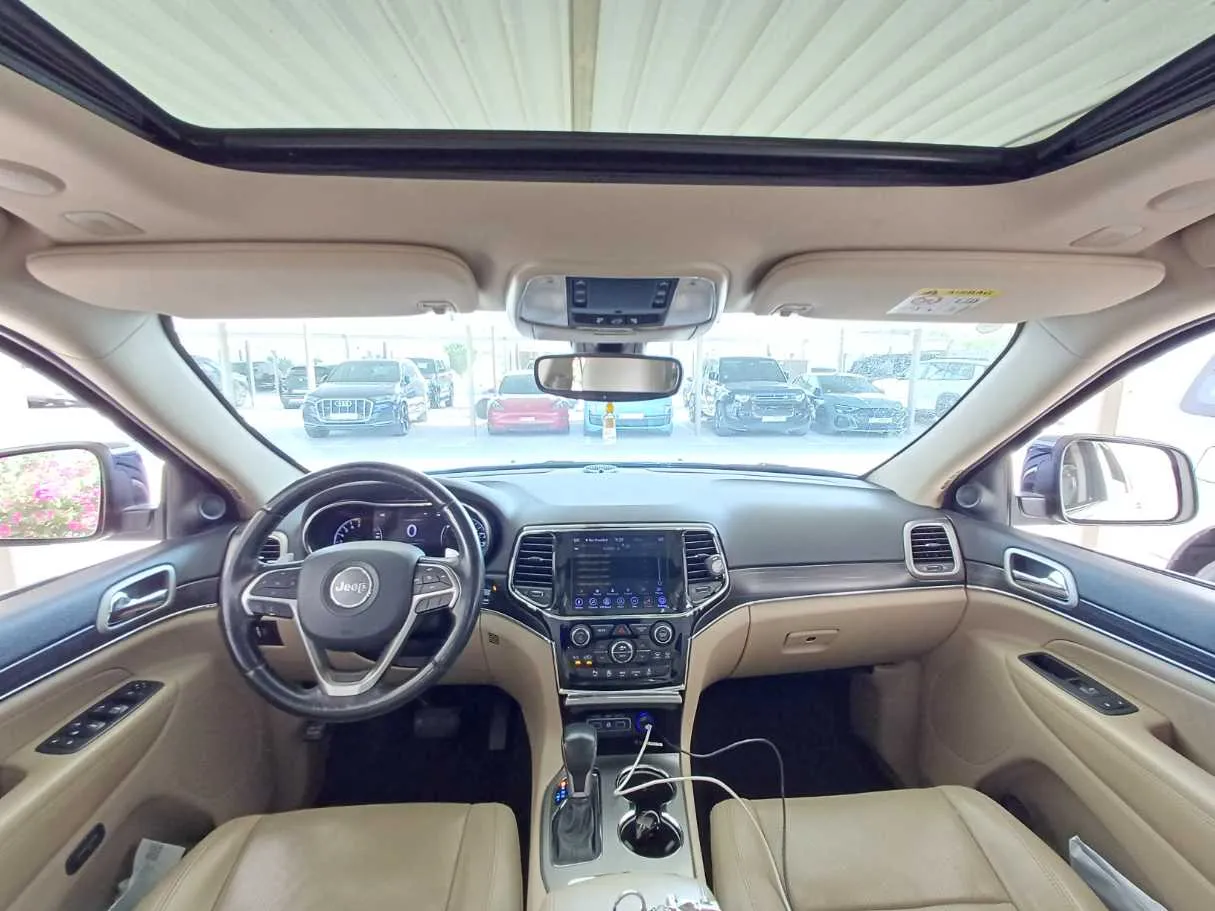 Car image 18