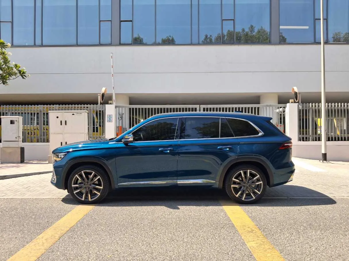 Car image 8