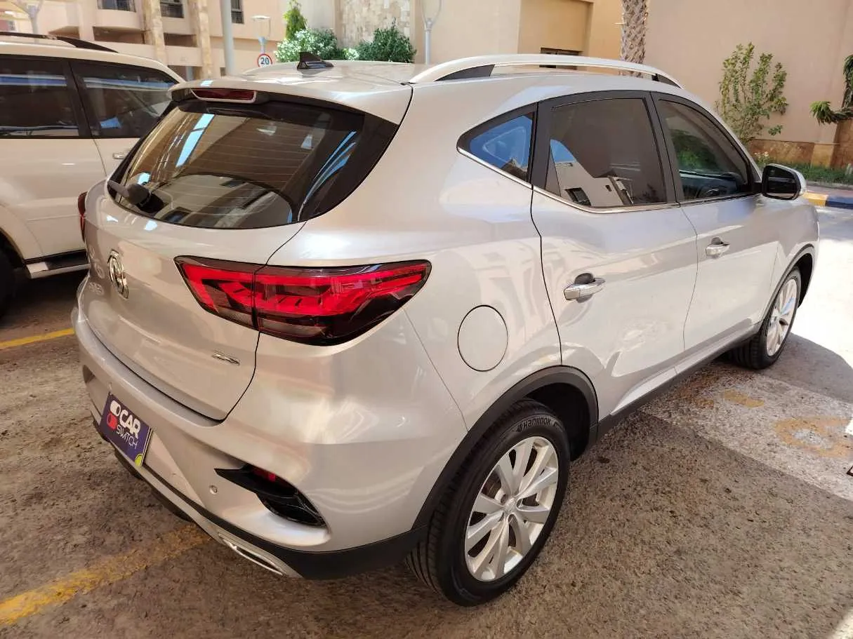 Car image 5