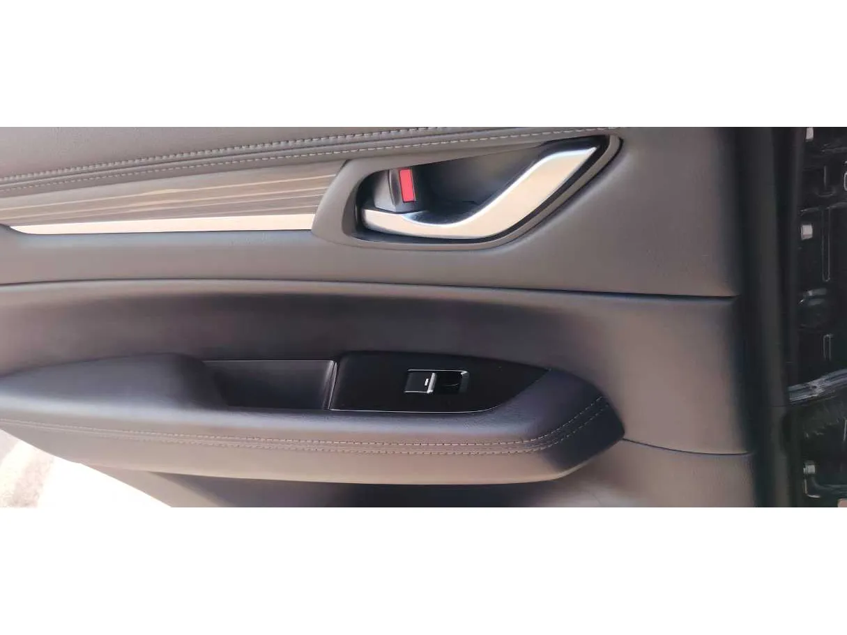 Car image 28