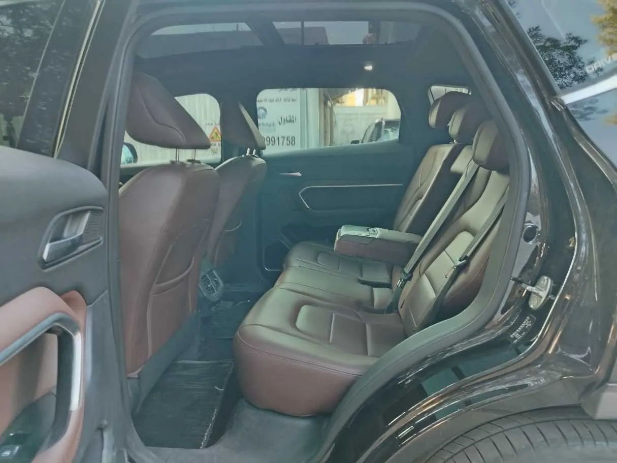 Car image 15