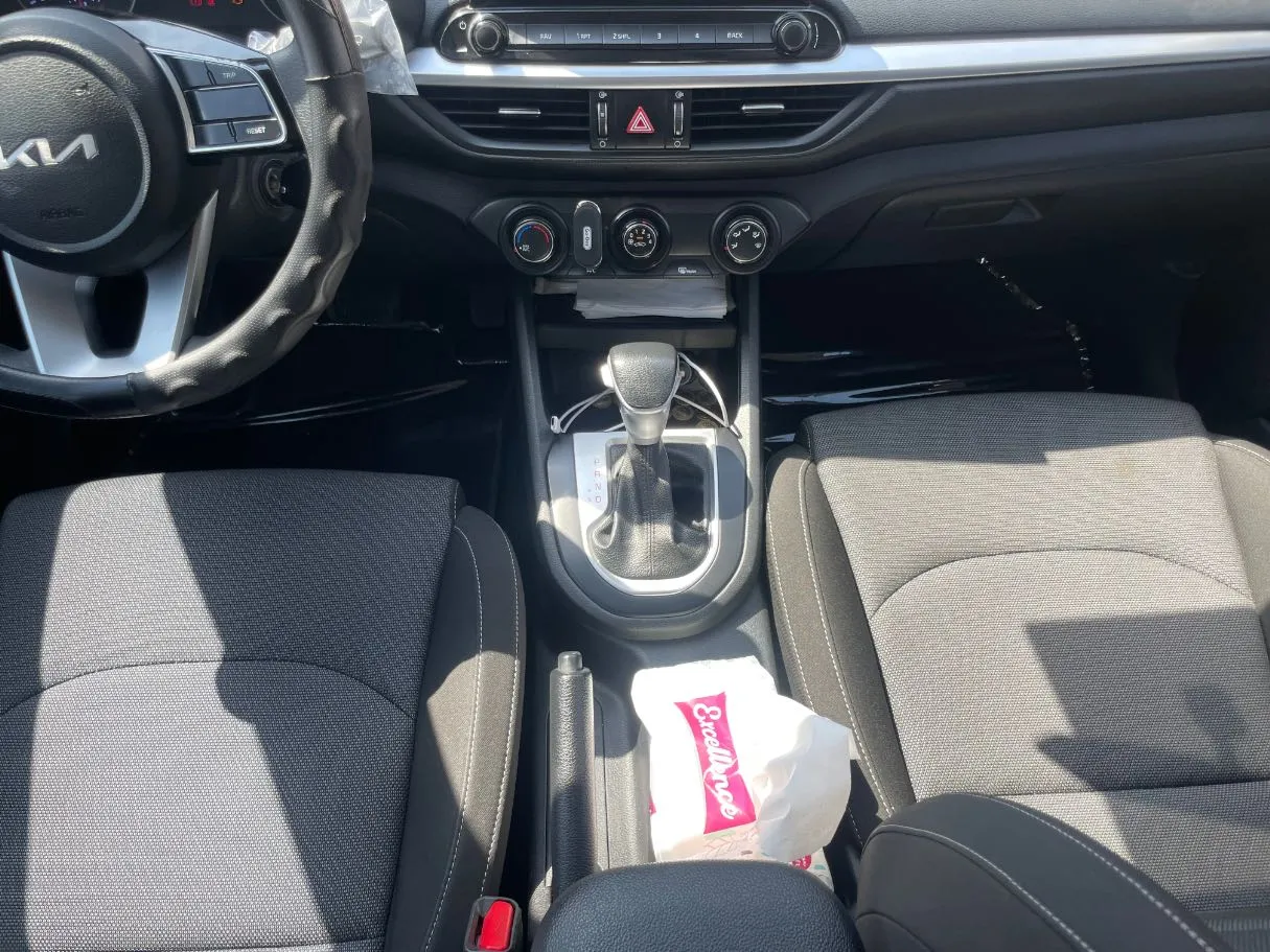 Car image 18