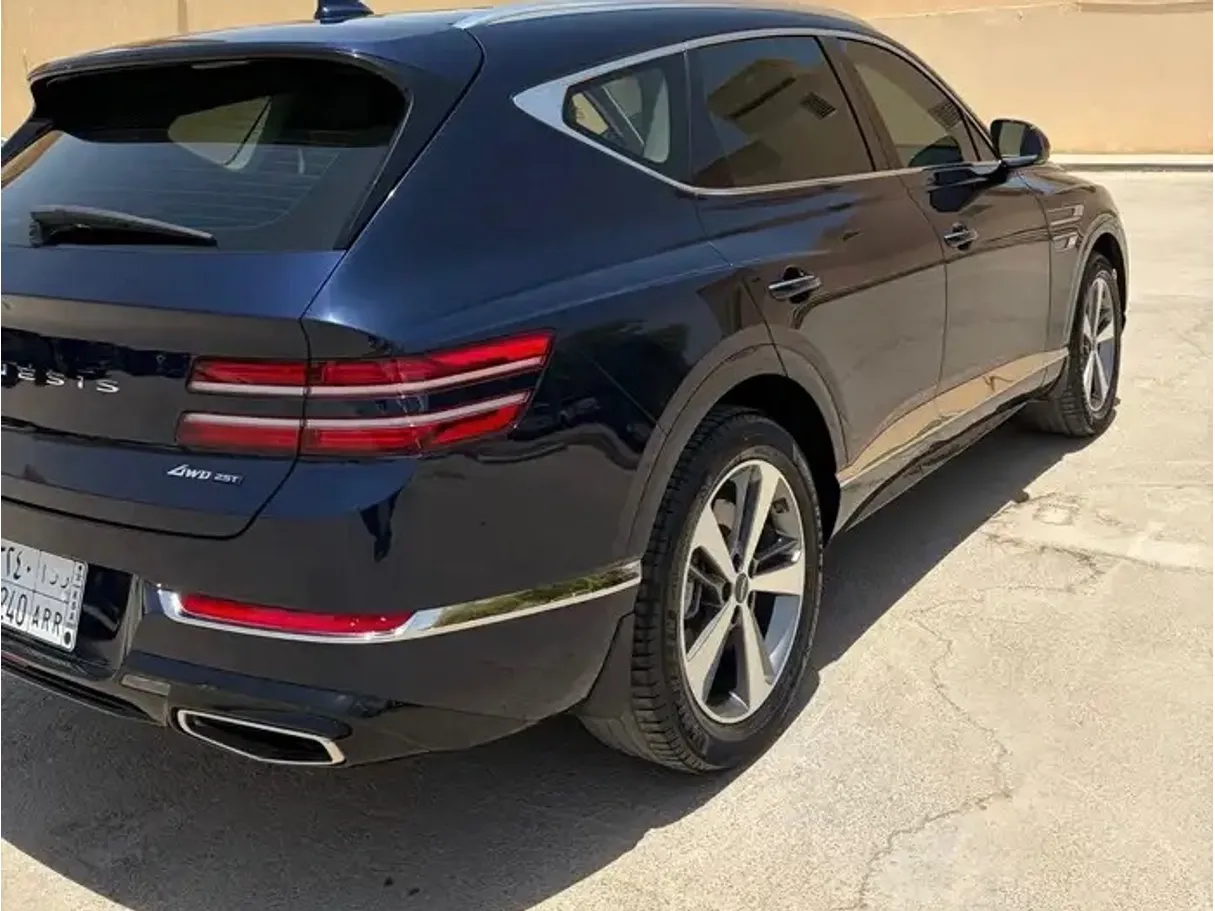 Car image 3