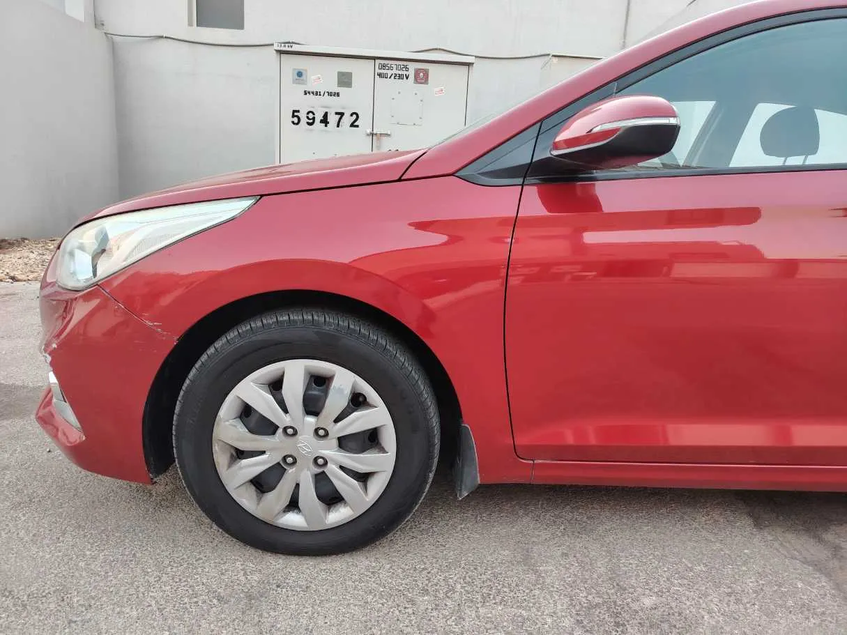 Car image 9