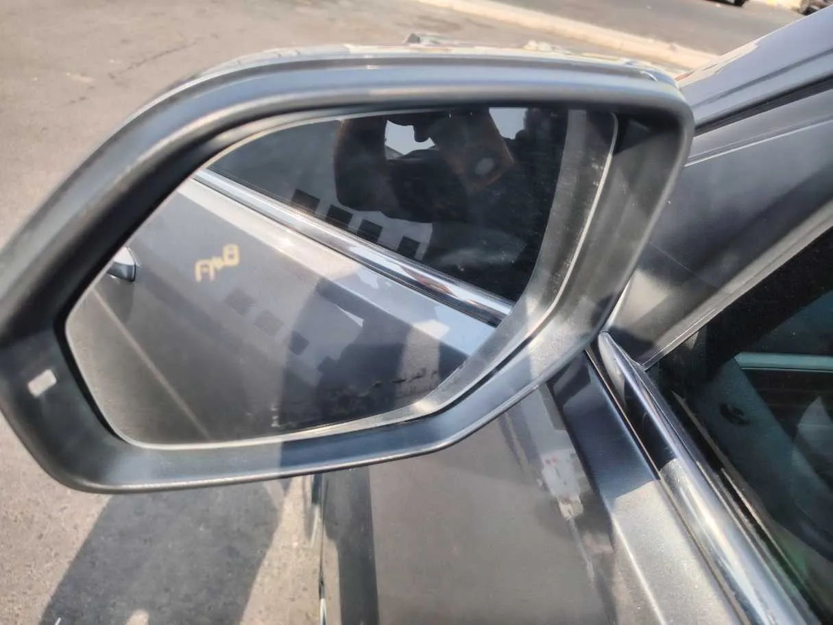 Car image 32