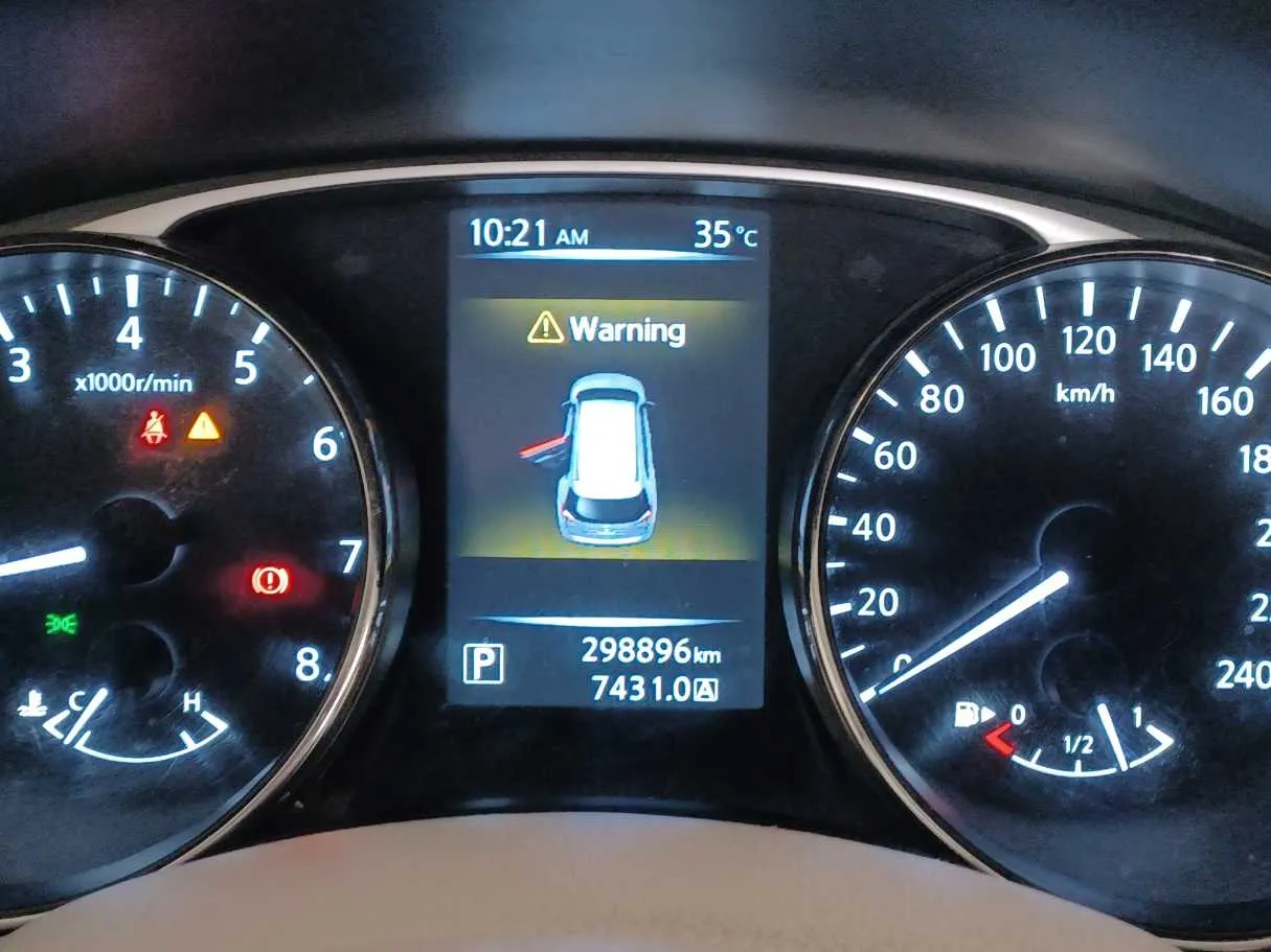 Car image 18