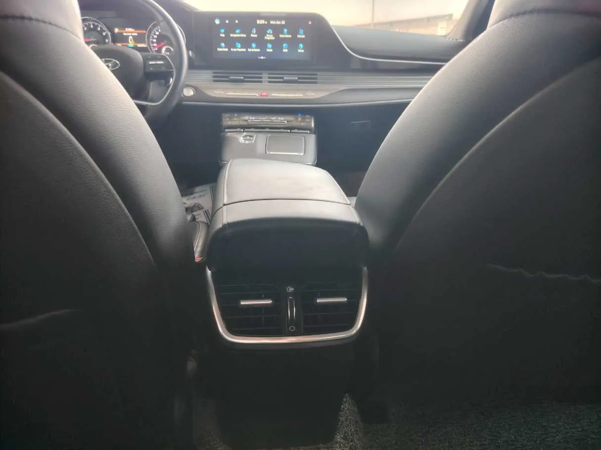 Car image 30