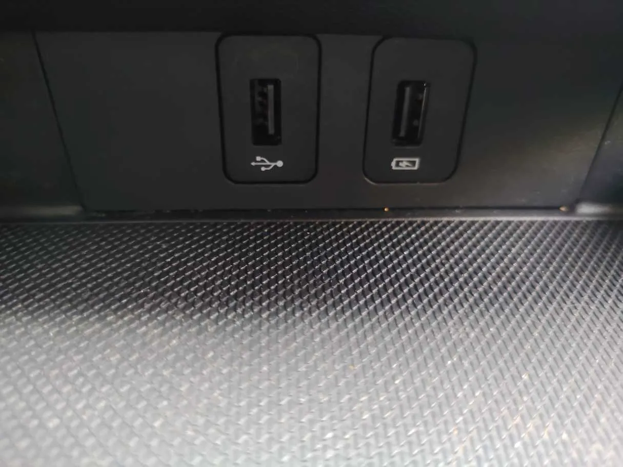 Car image 28