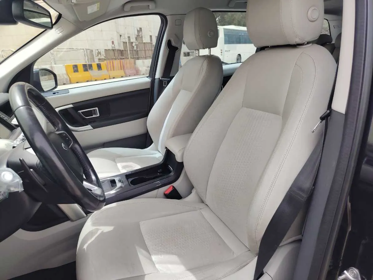 Car image 12