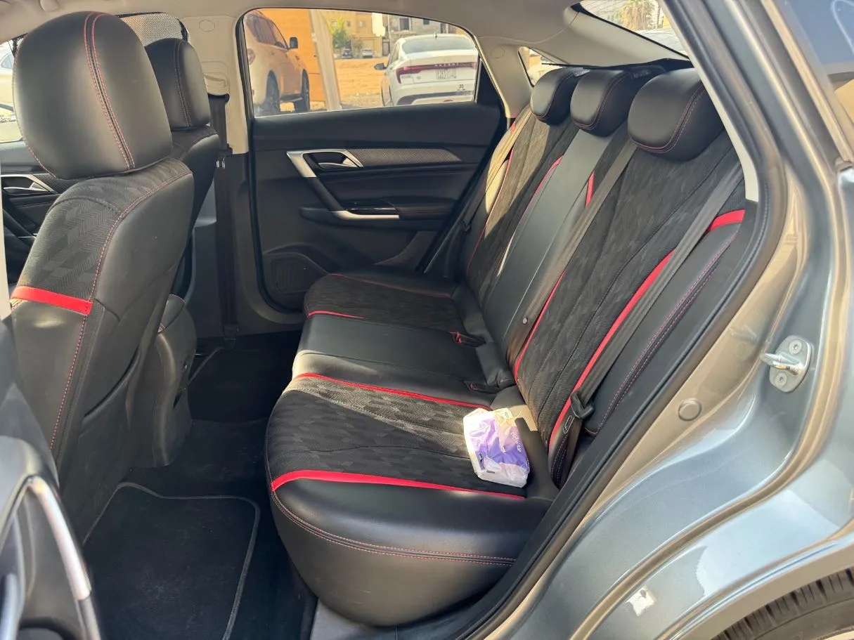 Car image 15