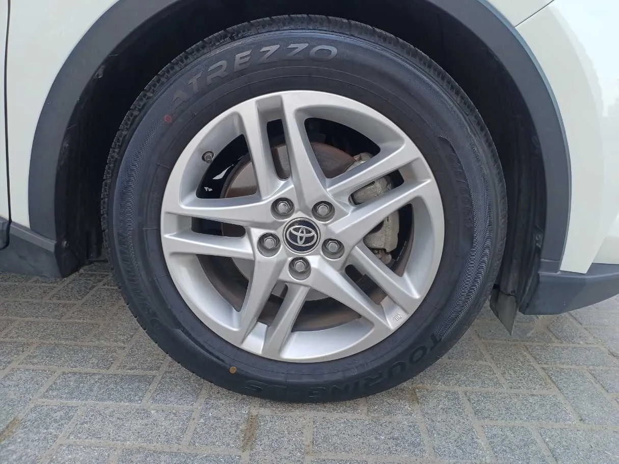 Car image 9