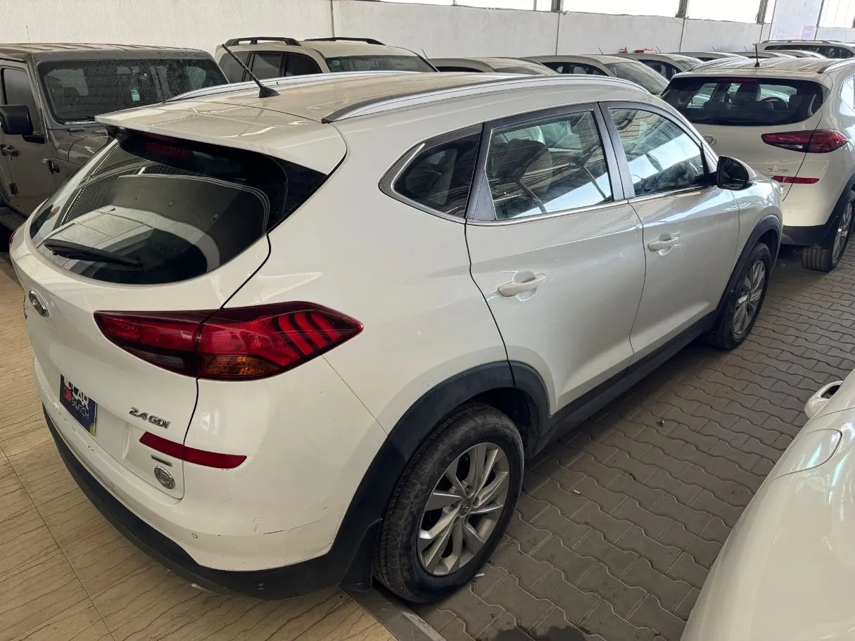 Car image 3