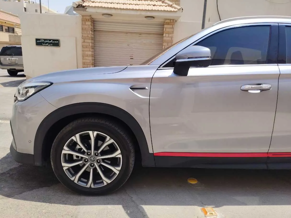 Car image 9