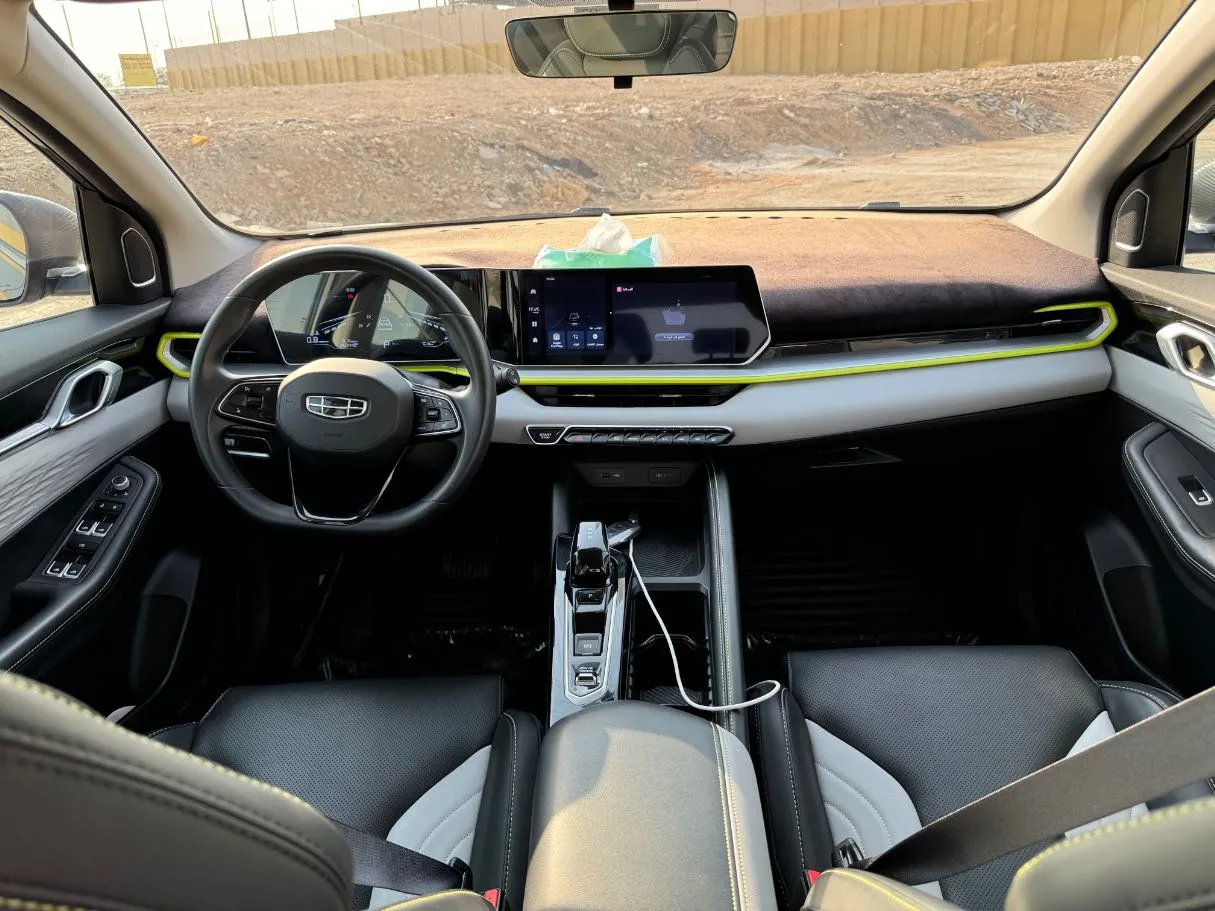 Car image 12