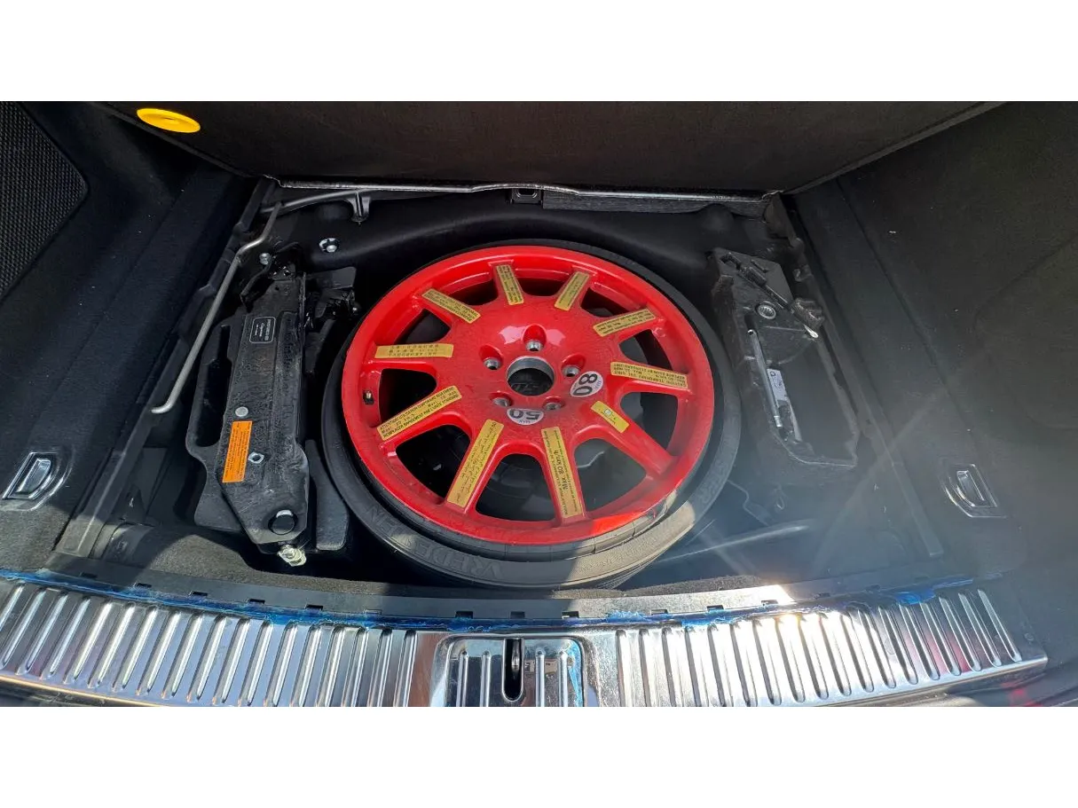 Car image 27