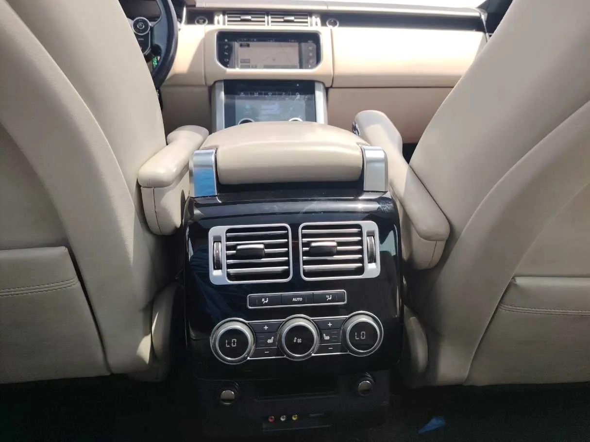 Car image 30