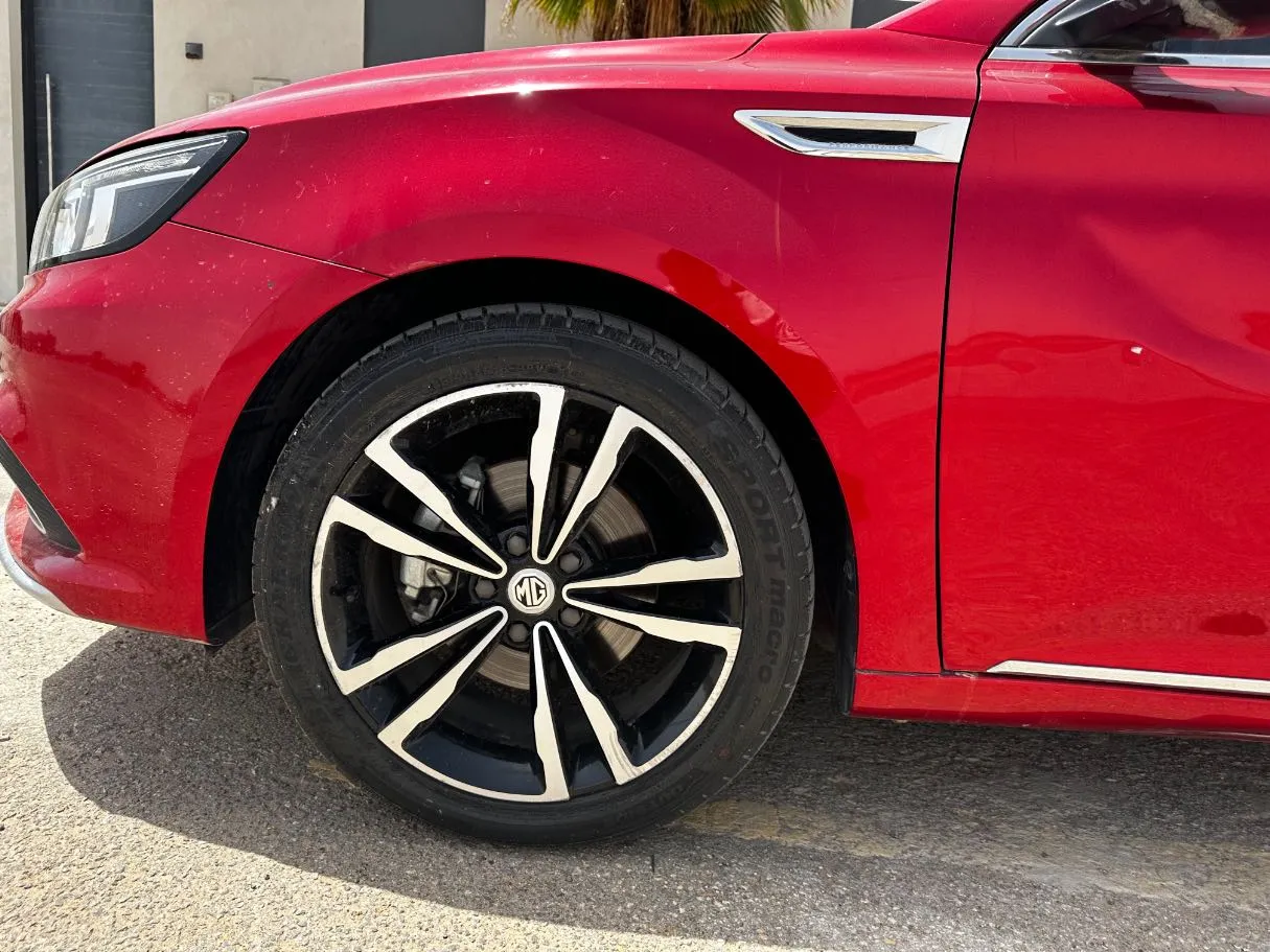 Car image 9