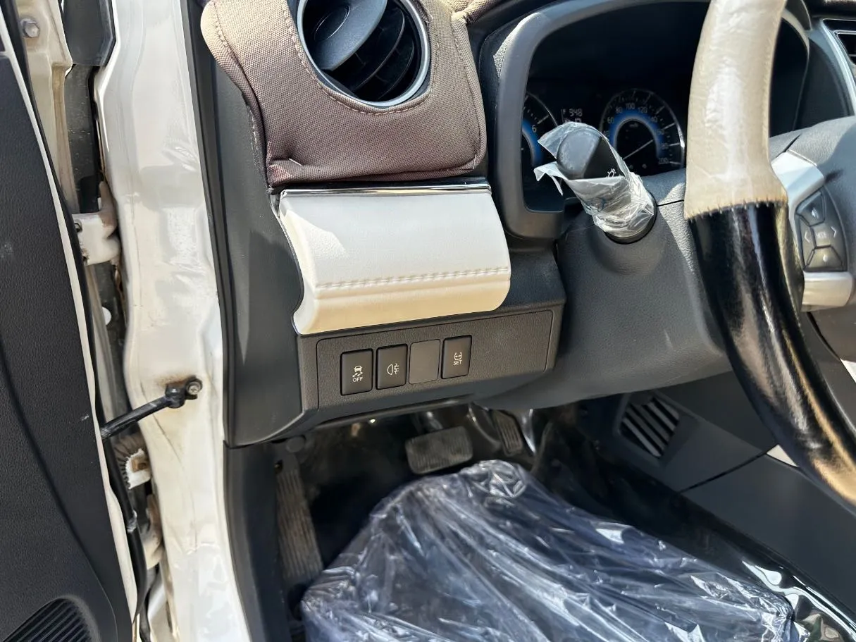 Car image 25