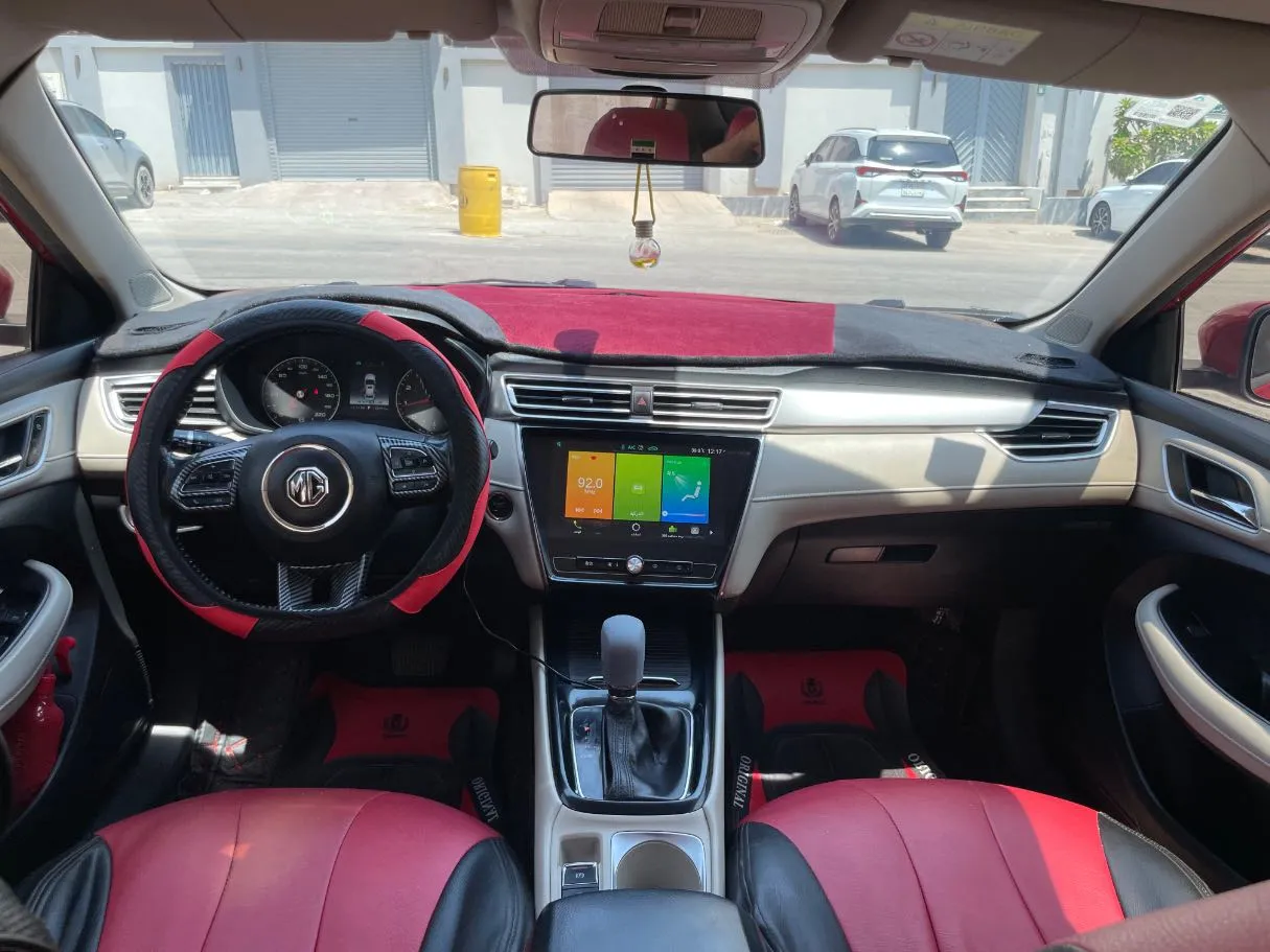 Car image 17