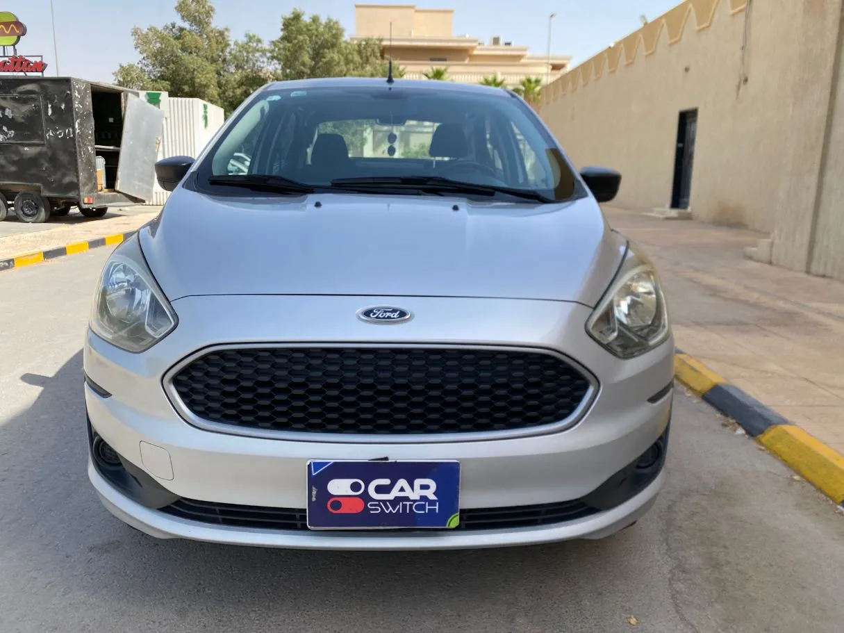 Car image 2