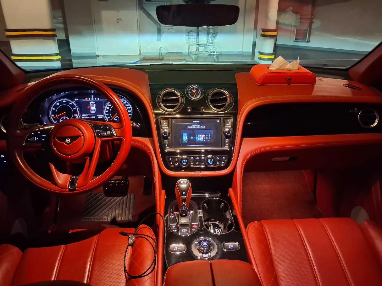 Car image 15