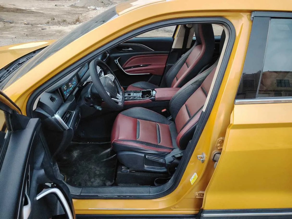 Car image 12