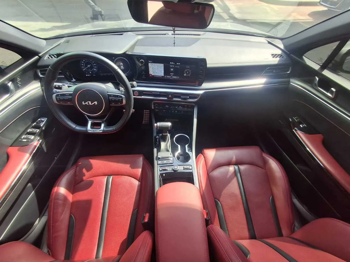 Car image 14