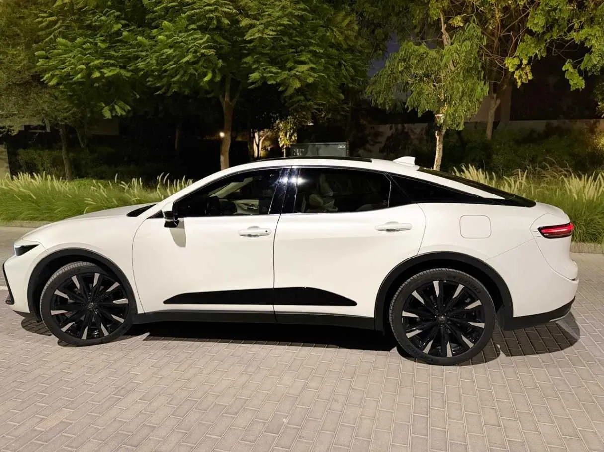 Car image 4