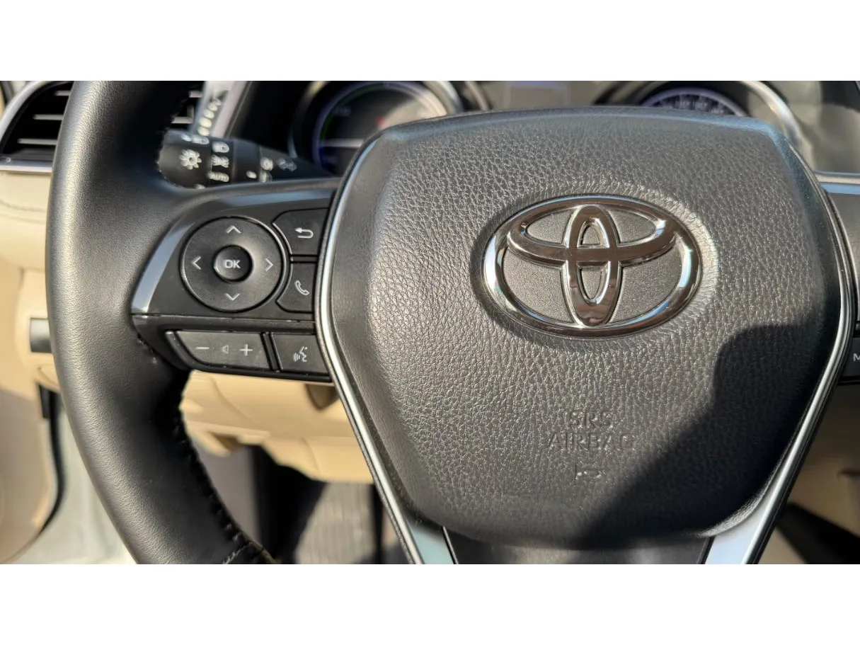 Car image 18