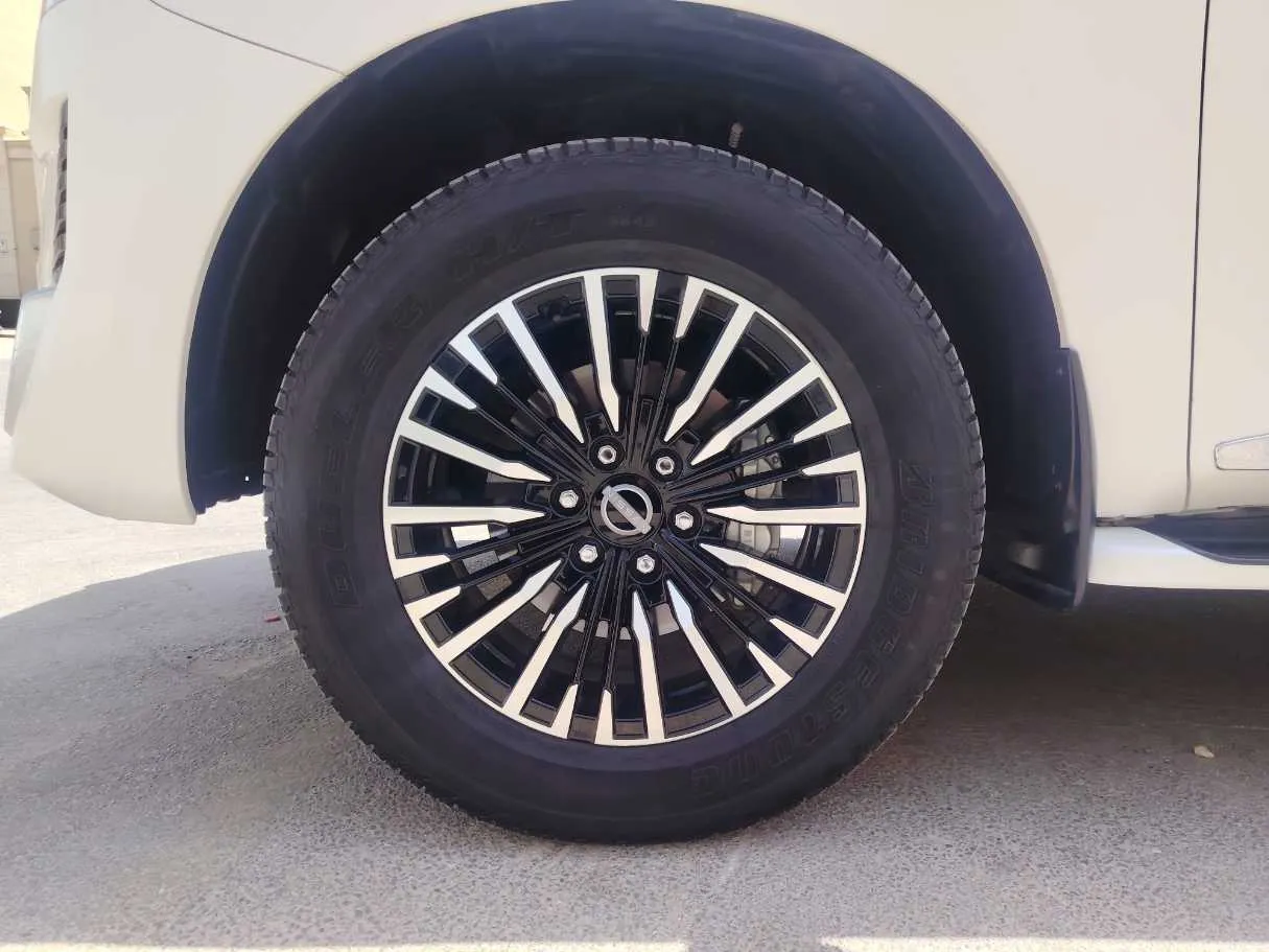 Car image 10