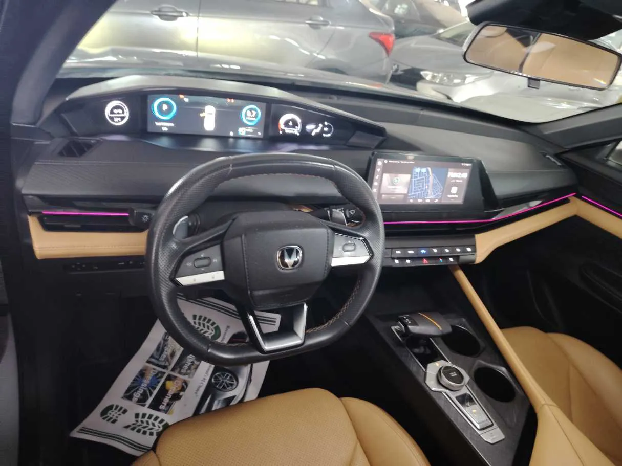 Car image 16