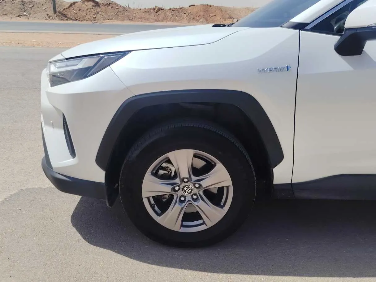 Car image 9