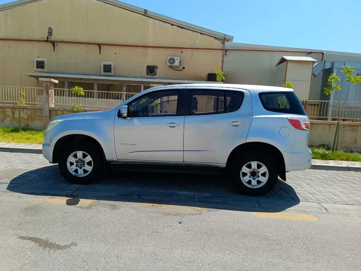 Car image 8
