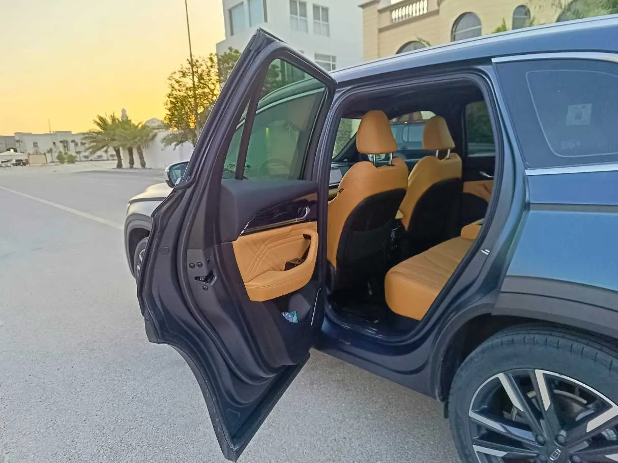 Car image 16