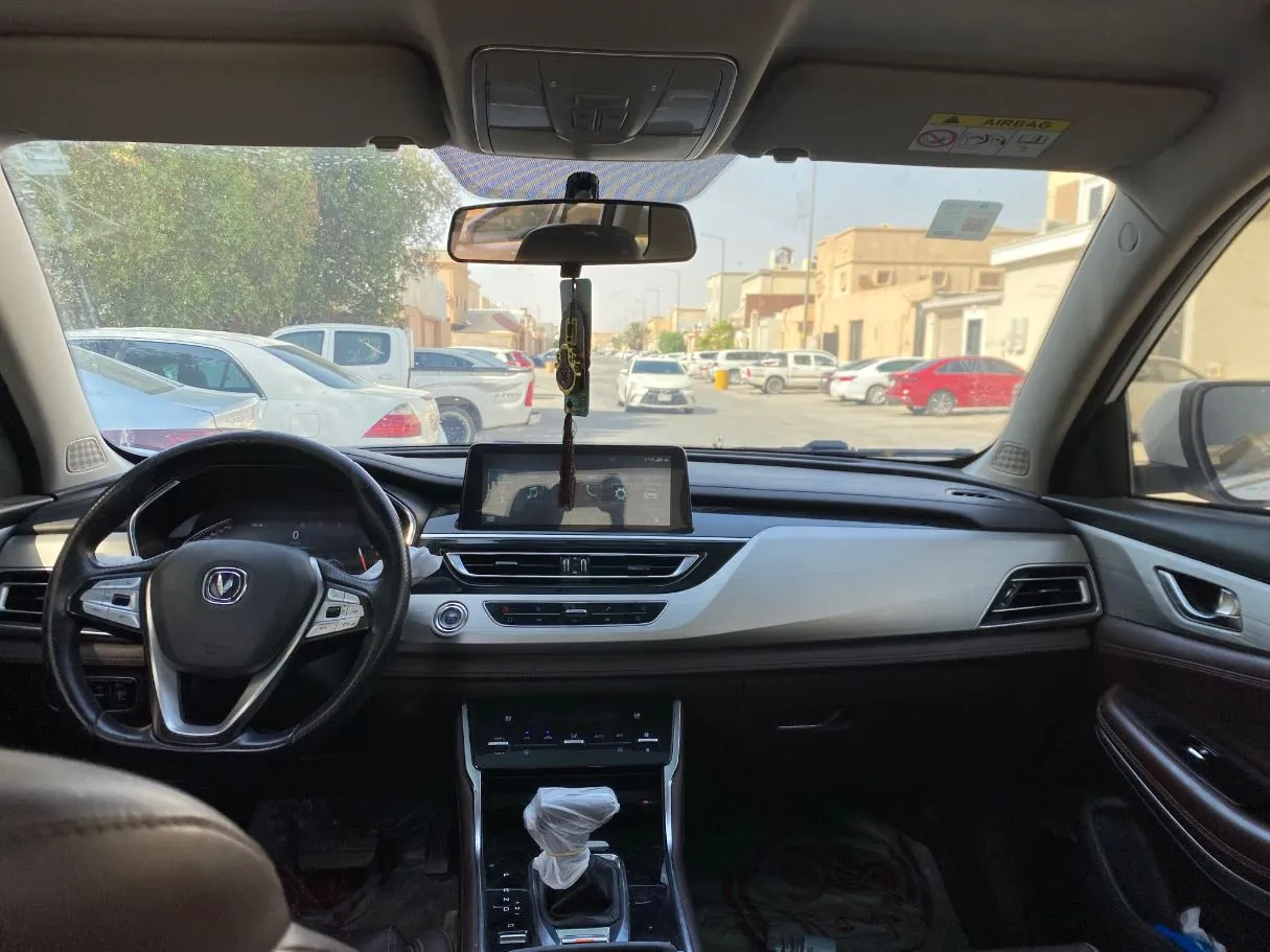 Car image 16