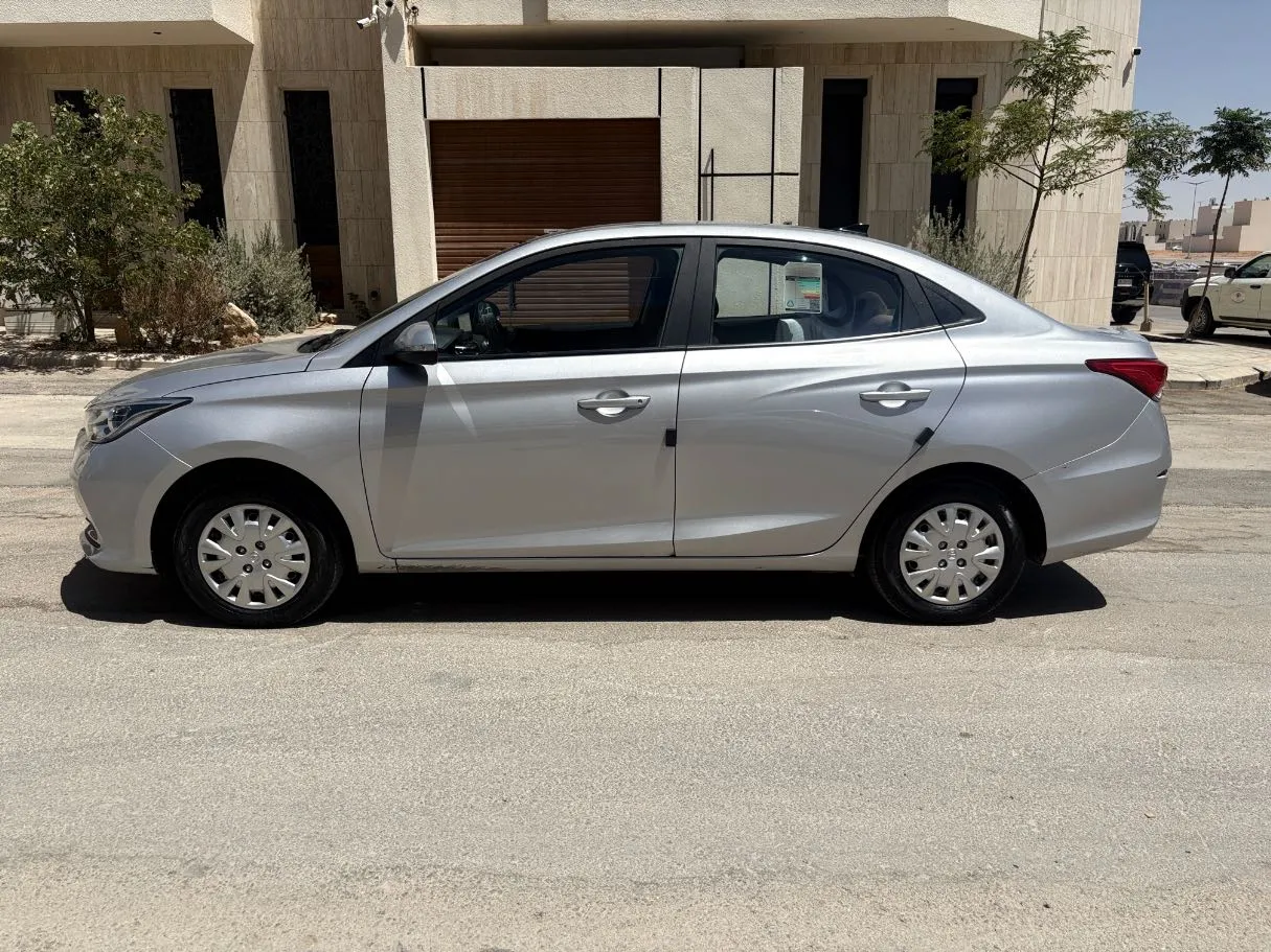 Car image 8