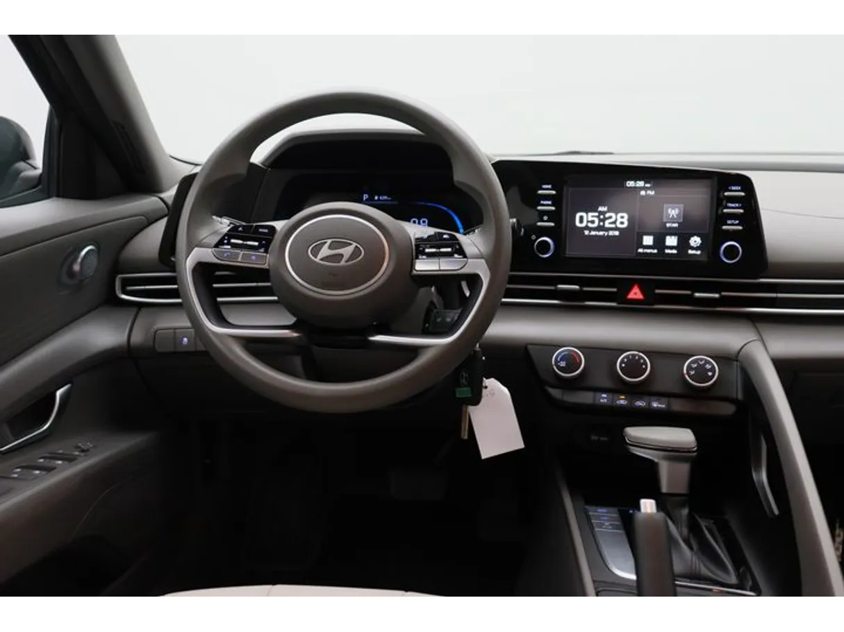 Car image 15