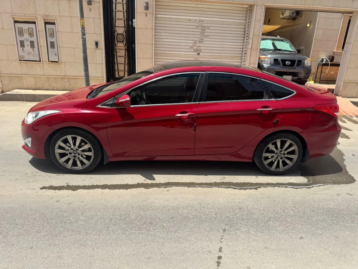 Car image 8
