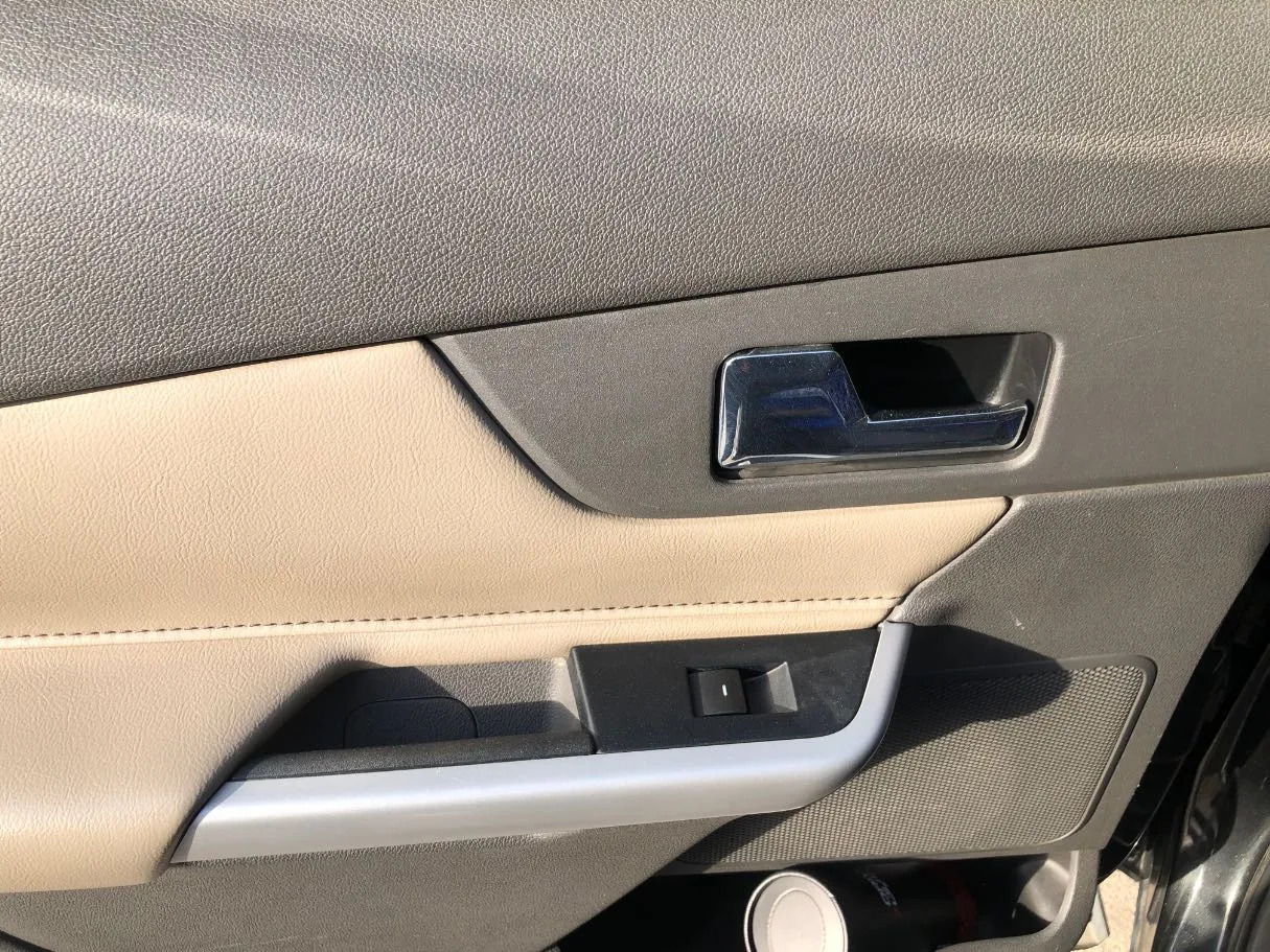 Car image 23