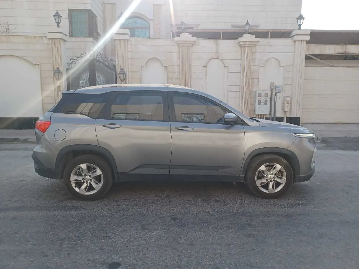 Car image 4