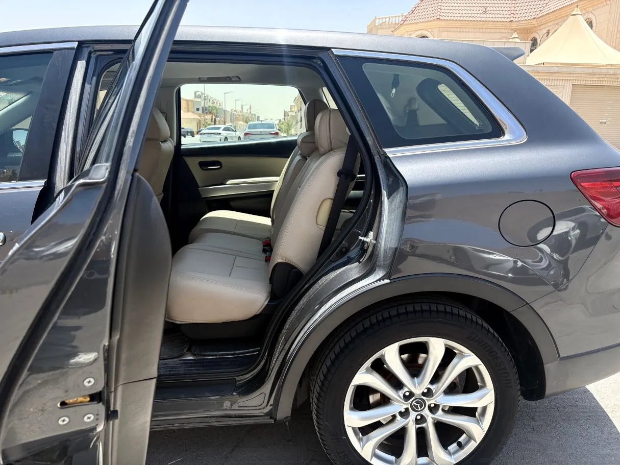 Car image 15
