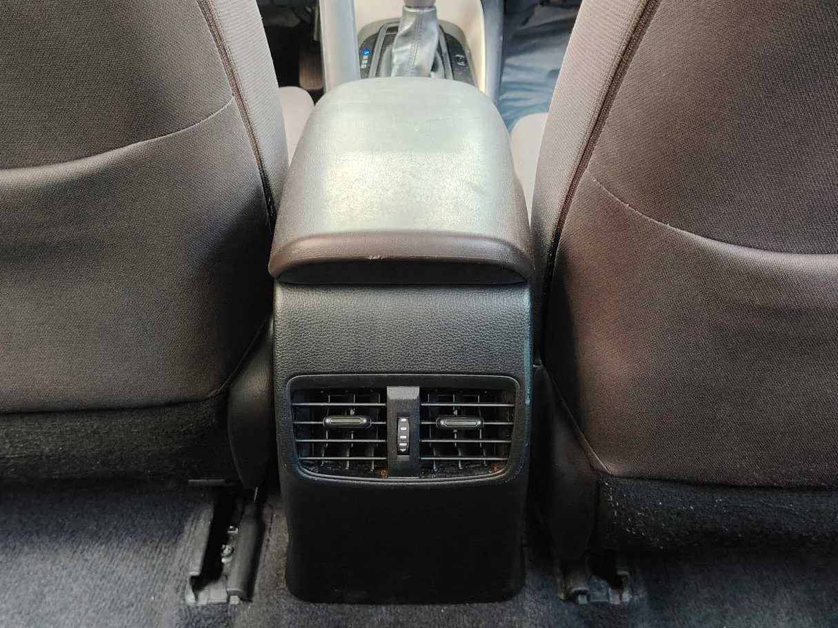 Car image 25