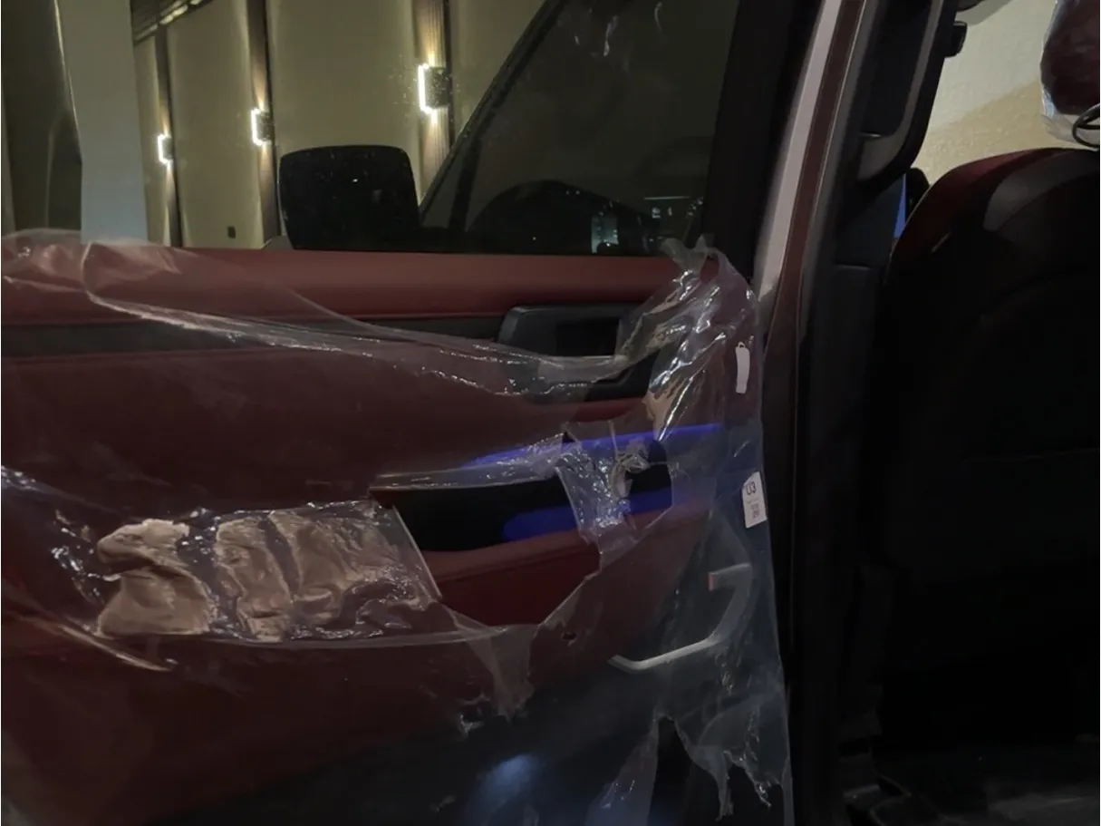 Car image 9
