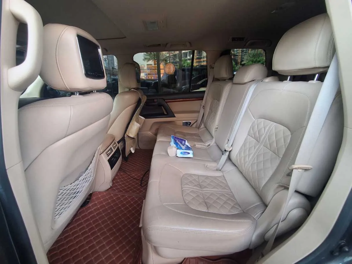Car image 13
