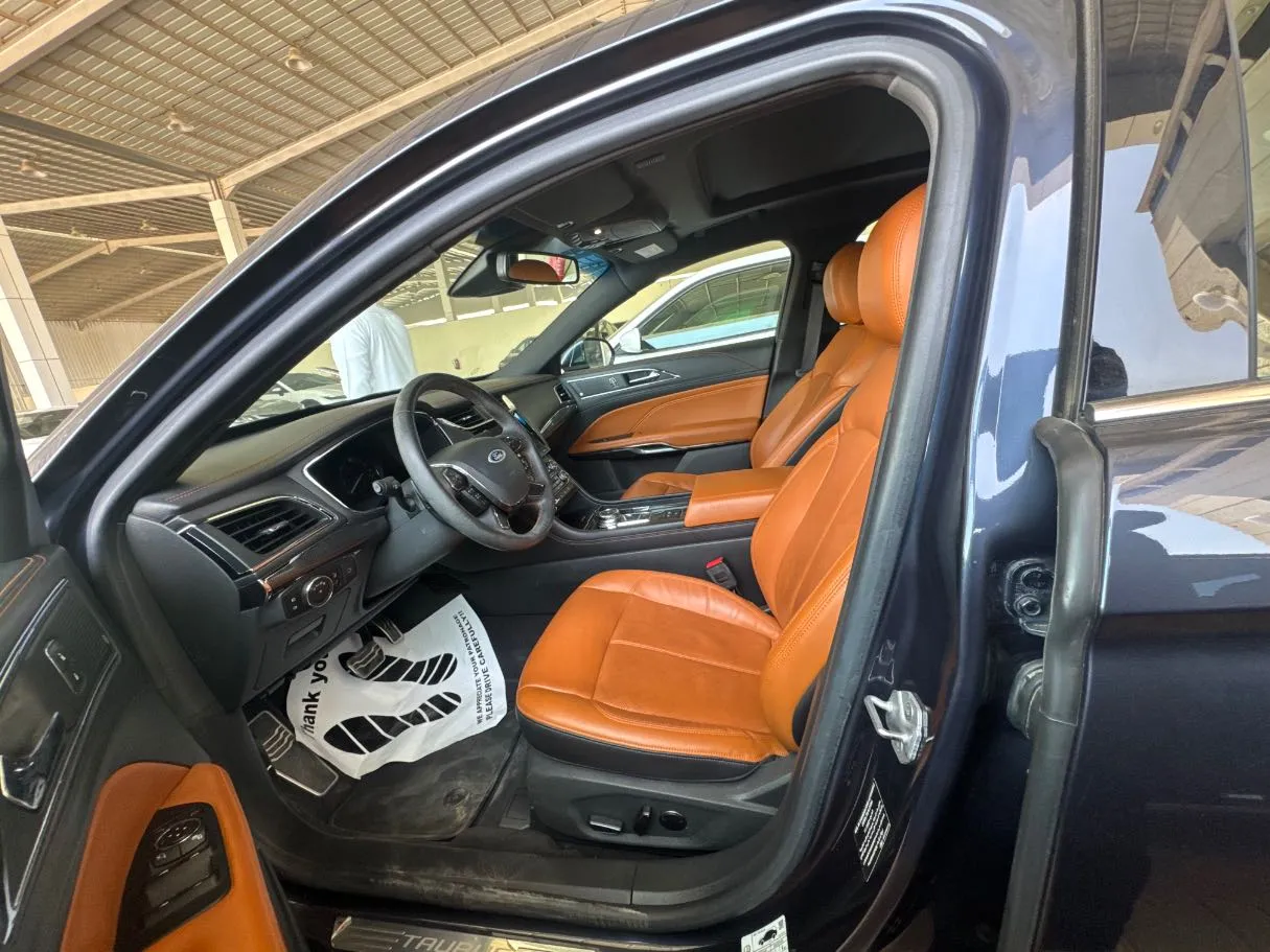 Car image 8