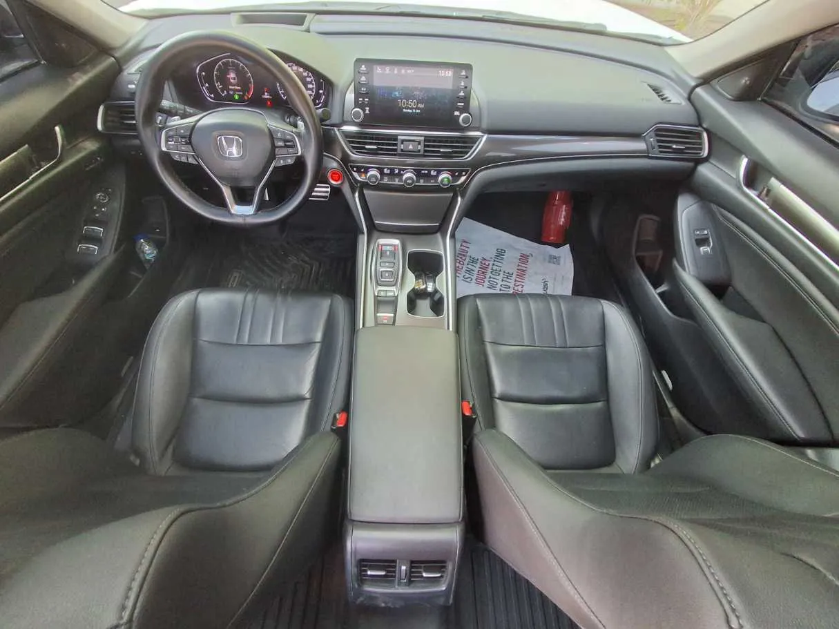 Car image 15