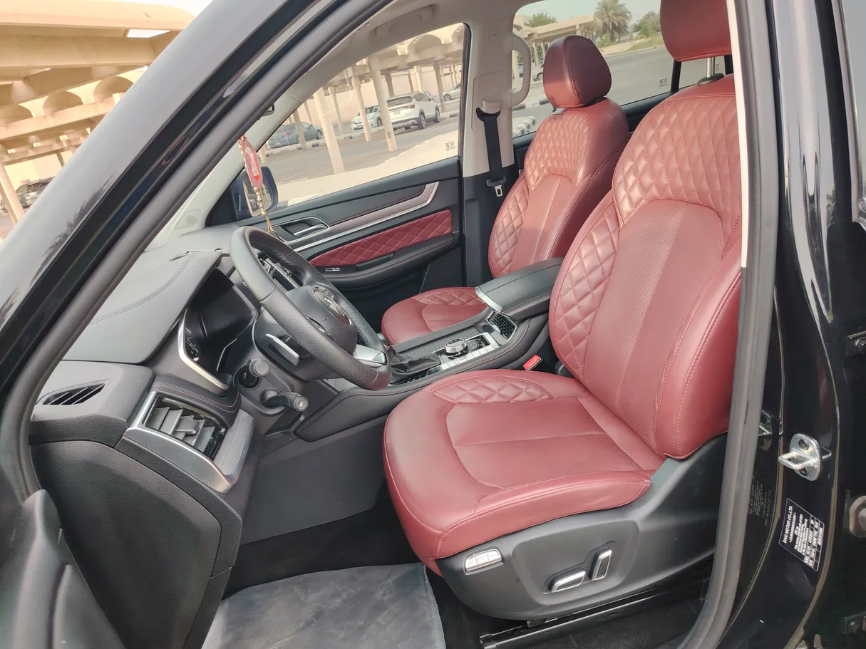 Car image 12