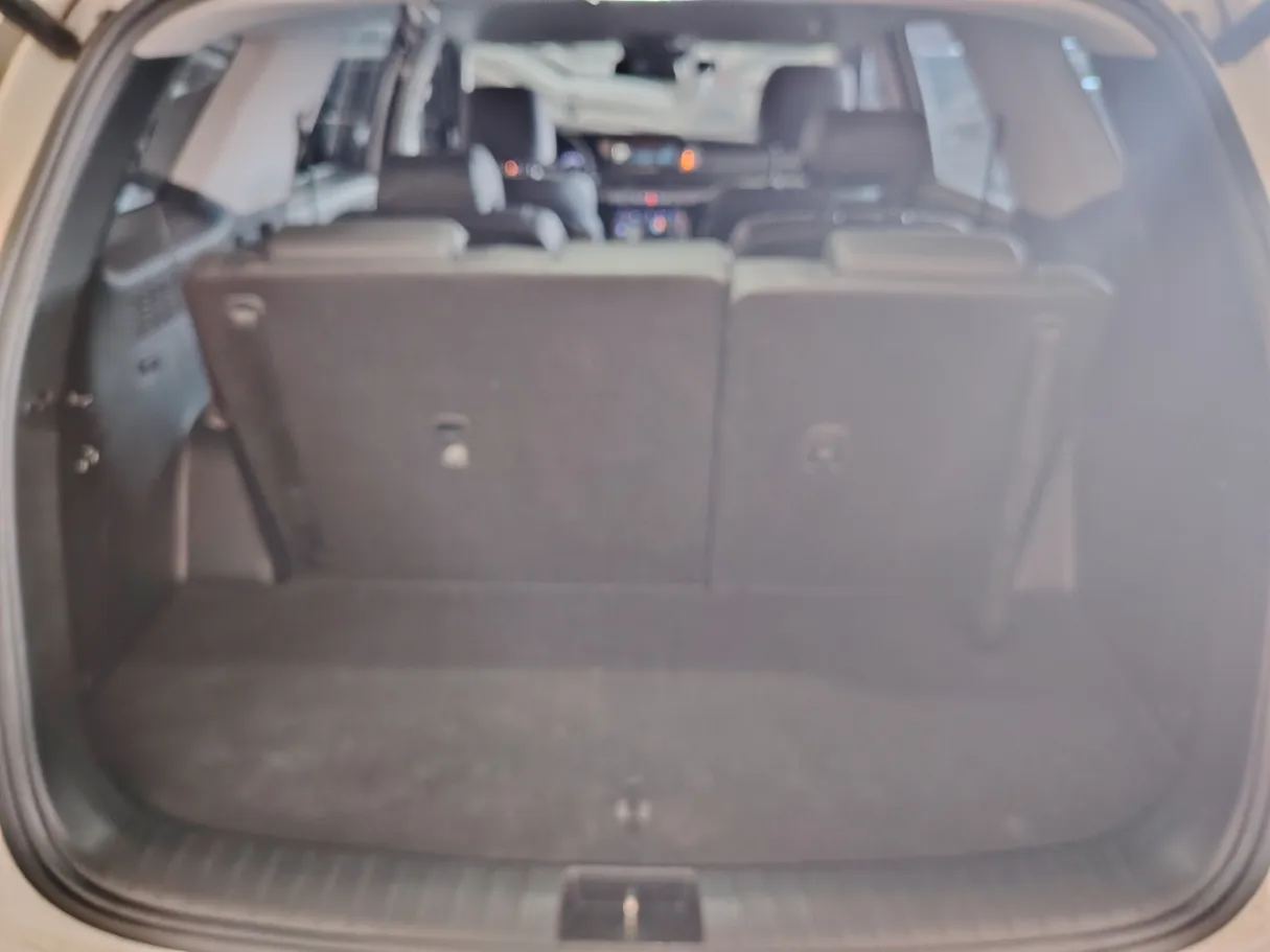 Car image 25