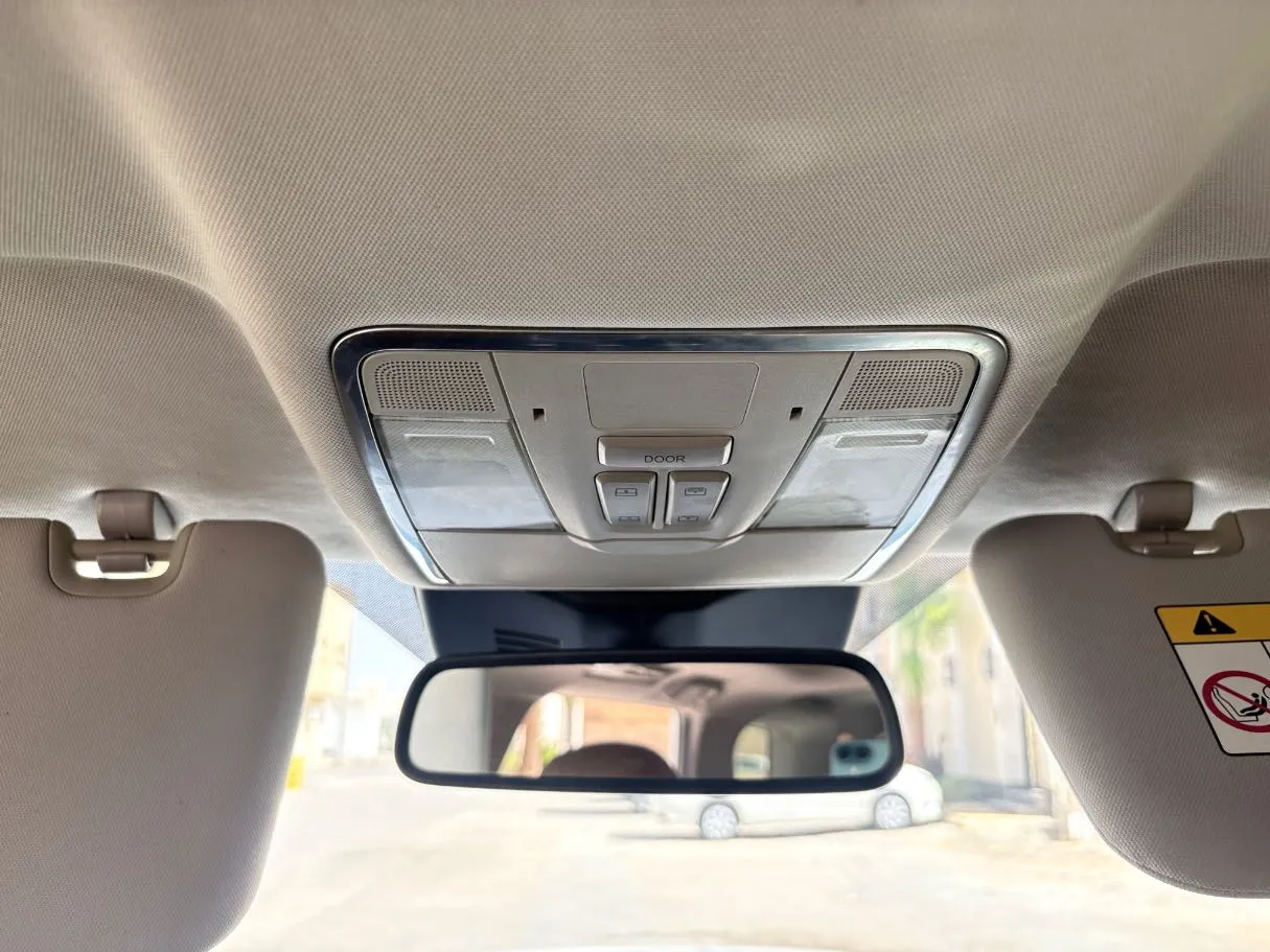 Car image 24