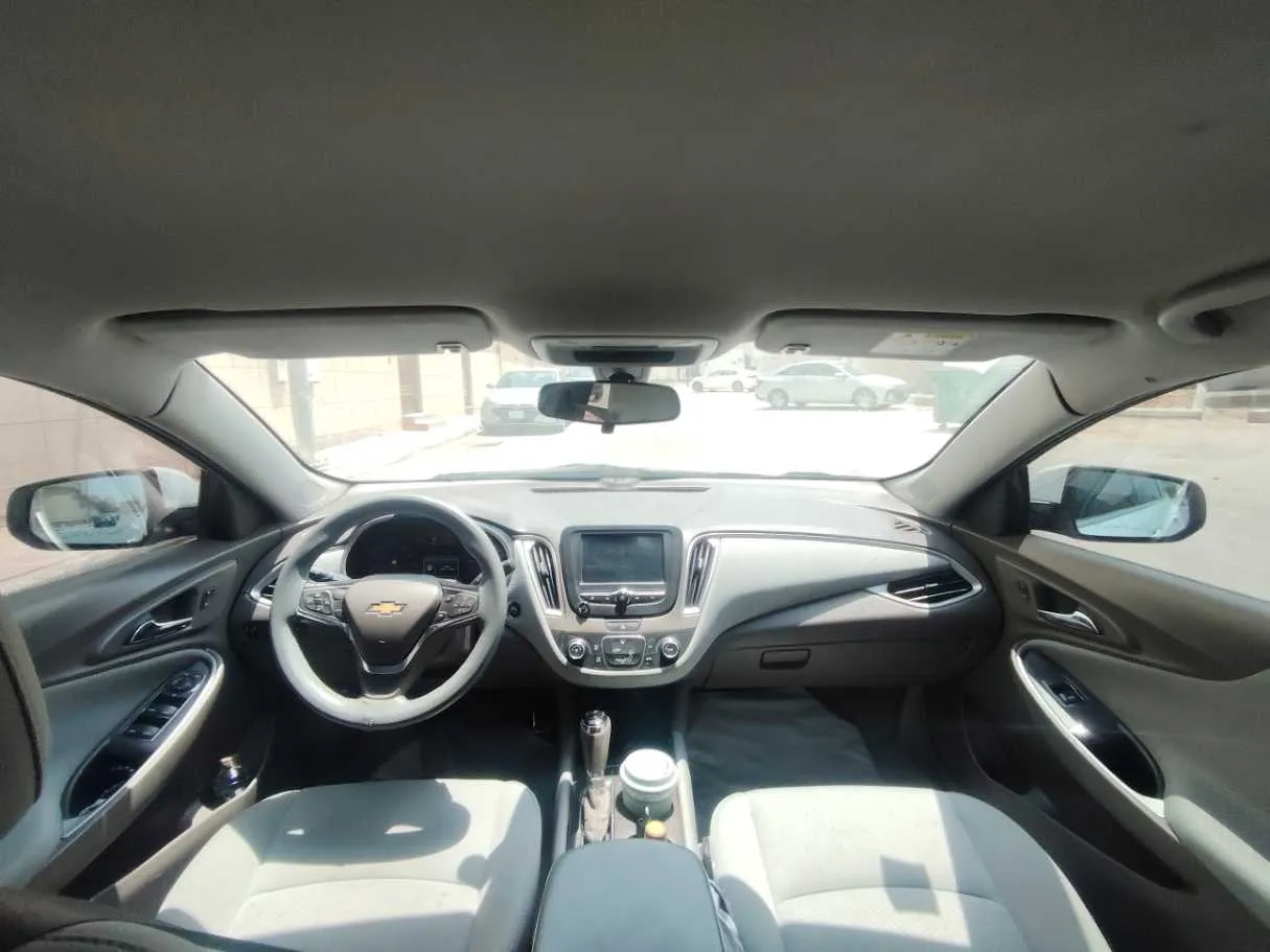 Car image 17